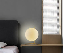 Cargar imagen en el visor de la galería, Moon - B - UNIC32597010 - ball - lamp - warm - white - us - plug